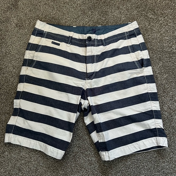 Striped men’s GAP shorts. - Picture 1 of 4